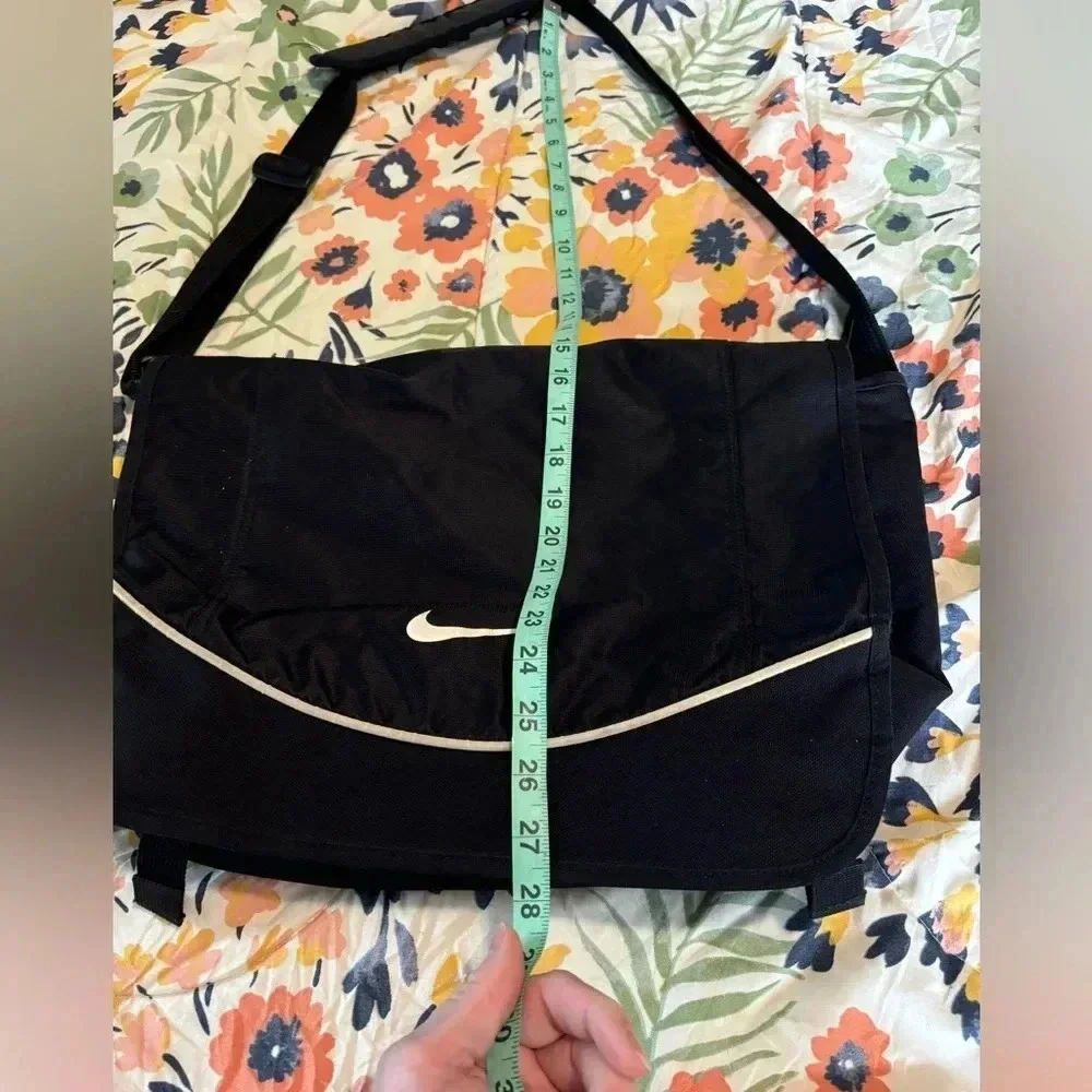 Vintage 90s Nike Black Crossbody Laptop Bag Messenger Bag Pockets Swoosh